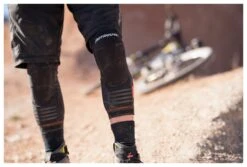 Fasthouse Hooper MTB Knee Pads -Motorcycle Equipment Store fasthouse hooper mtb knee pads black 2