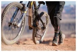 Fasthouse Hooper MTB Knee Pads -Motorcycle Equipment Store fasthouse hooper mtb knee pads black 5